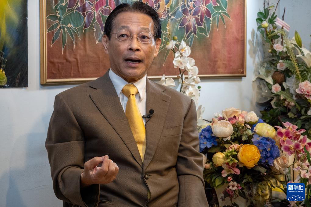 4月30日，在泰国曼谷，泰国前财政部长素察&middot;他达探隆威接受新华社记者专访新华社发（塔纳摄）