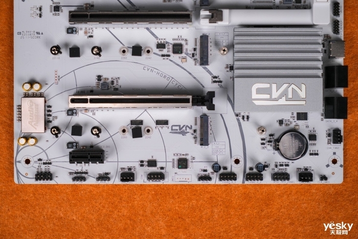 硬派电竞风高端AMD主板 七彩虹CVN X870 ARK FROZEN V14方舟主板评测