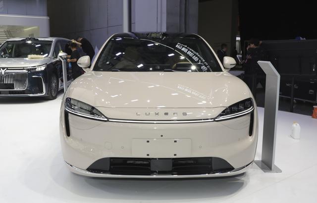 智界R7销量半年跌六成,发生了什么?为啥突然没人买了?