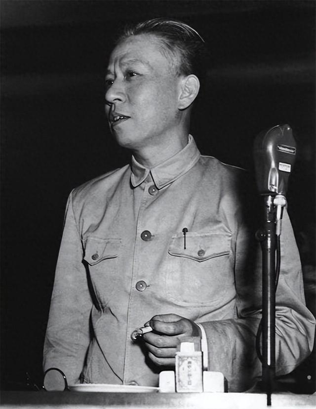 1967年，造反派骗王光美去清华大学，卫士长急忙报告：他们要抓你