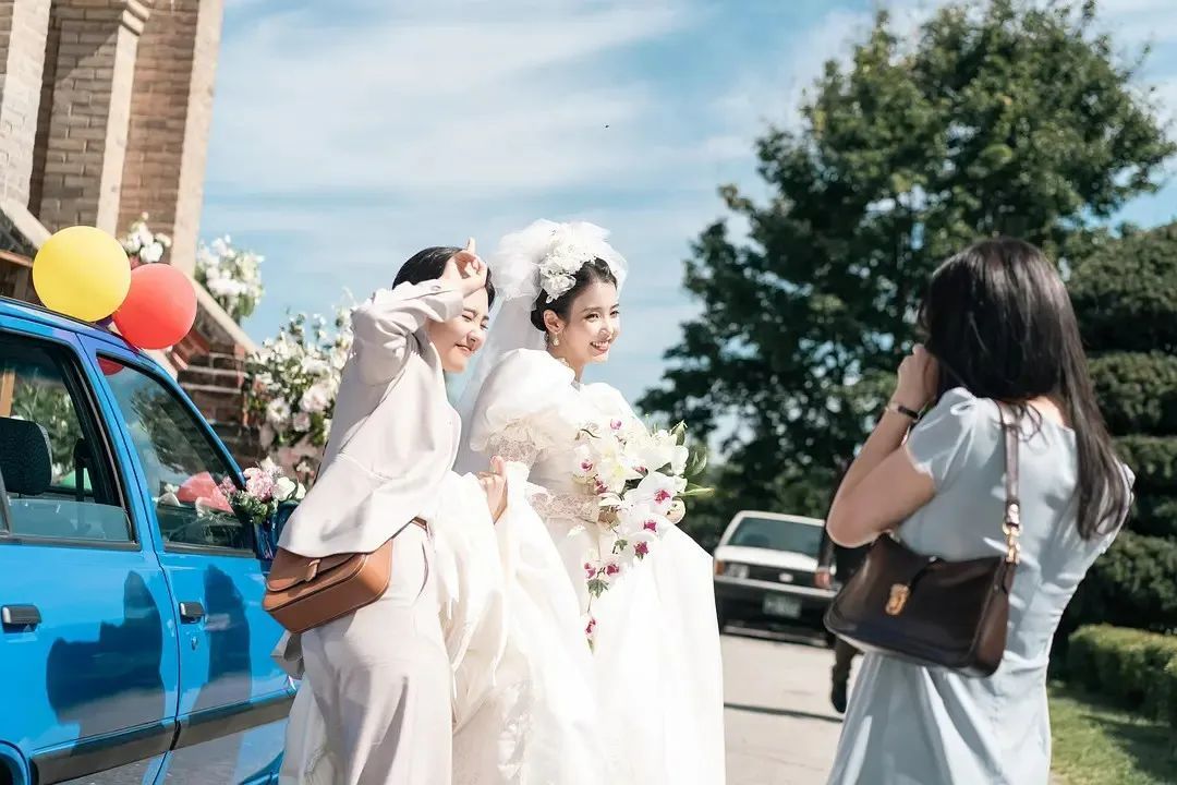 年轻人拍婚纱照的观念正在悄然转变。（图/《苦尽柑来遇见你》）