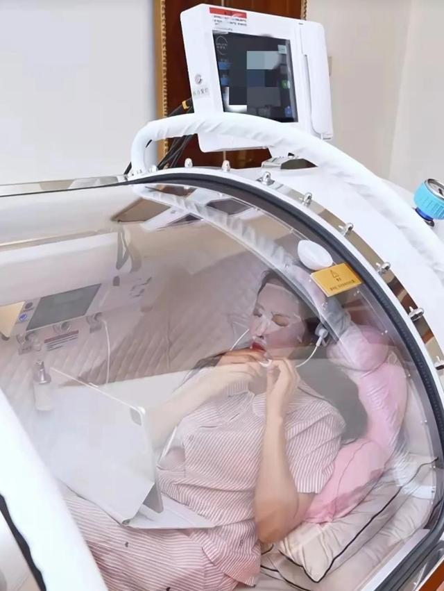 57岁伊能静英国被偶遇!五一带婆婆女儿度假,素颜皮肤好未见秦昊