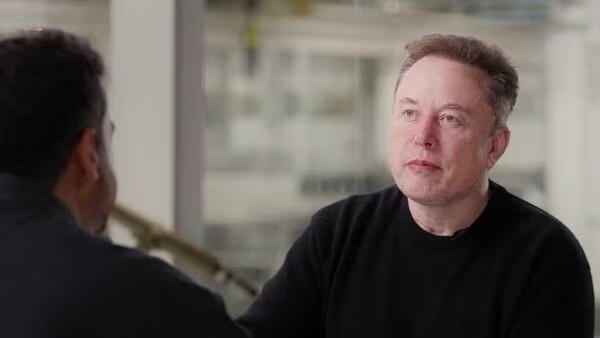 ▲当地时间11月30日,马斯克在节目中露面