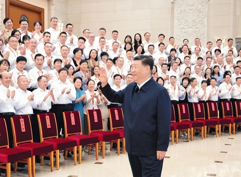 2024年9月9日,党和国家领导人习近平、李强、蔡奇、丁薛祥等在北京接见参加庆祝第四十个教师节暨全国教育系统先进集体和先进个人表彰活动代表。 新华社记者 李涛/摄