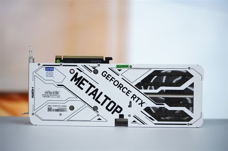 影驰RTX 5070 Ti金属大师白金版OC评测:全新设计 颜值也追上性能和做工