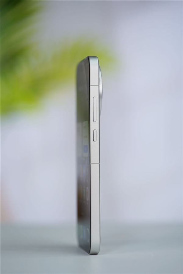 全球首发理光GR影像!真我GT8 Pro图赏