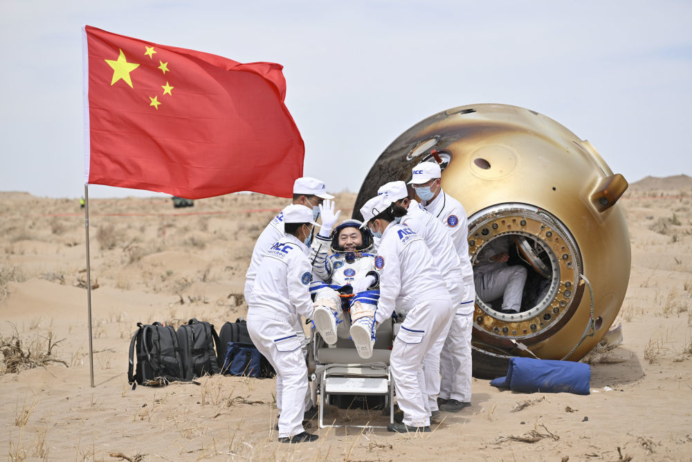 4月30日,，神舟十九號(hào)航天員蔡旭哲安全順利出艙。新華社記者 李鑫 攝