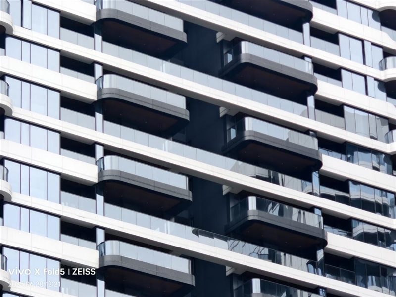 217克全球最轻折叠屏!vivo X Fold5全面评测:苹果双机党的全能搭子