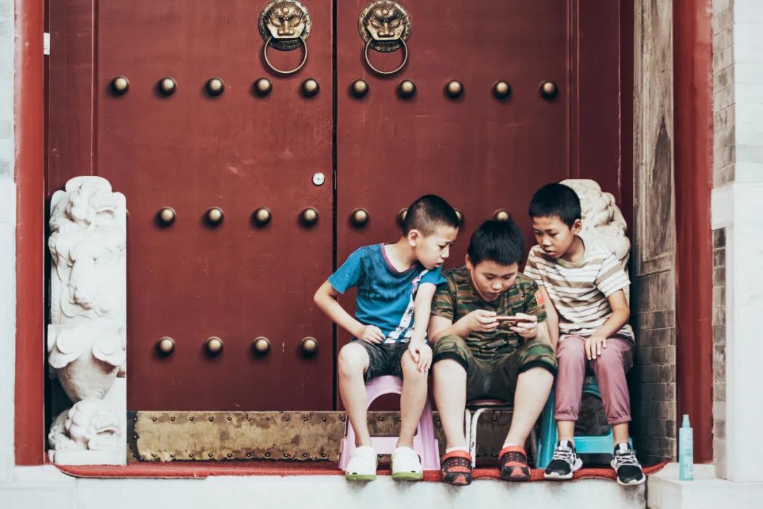 学生禁玩手机，催生地下市场
