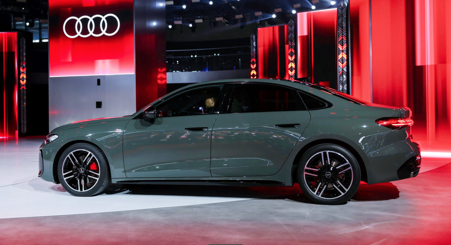 告别复古内饰,奥迪新 Q5L / A5L / A5L Sportback 亮相并将搭载华为智驾