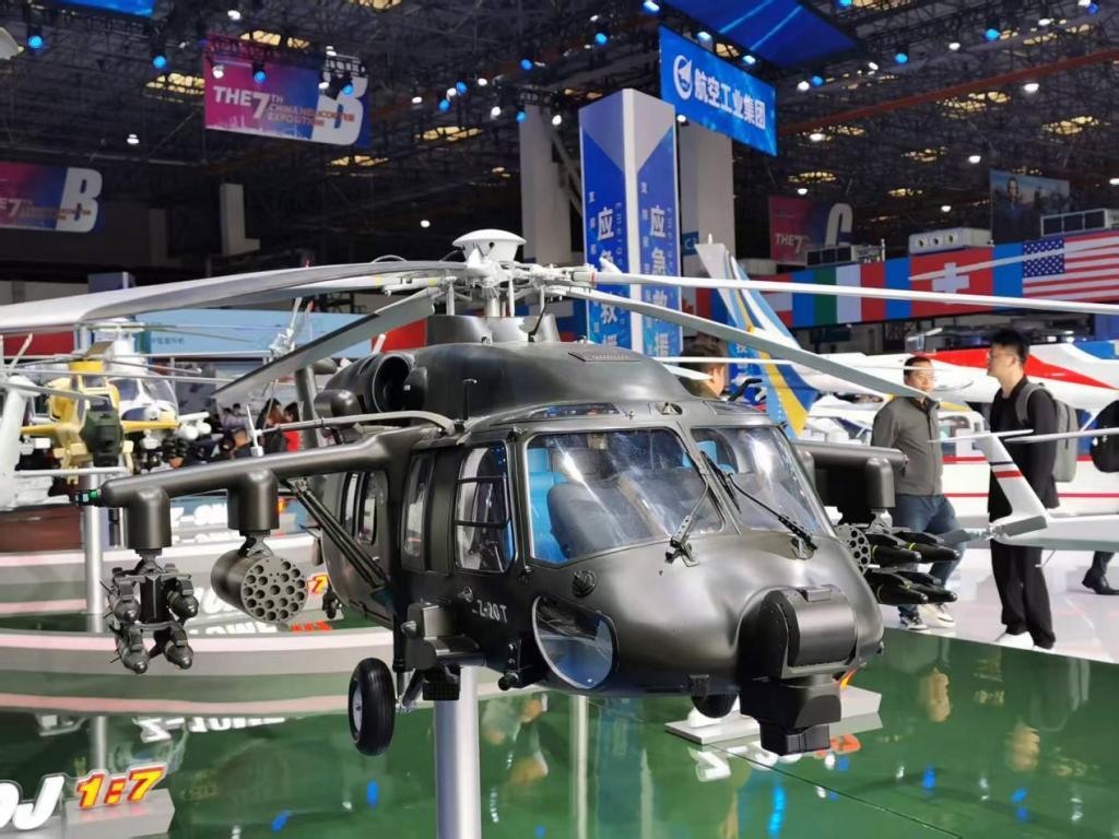 中航工业展示的直-20T模型。