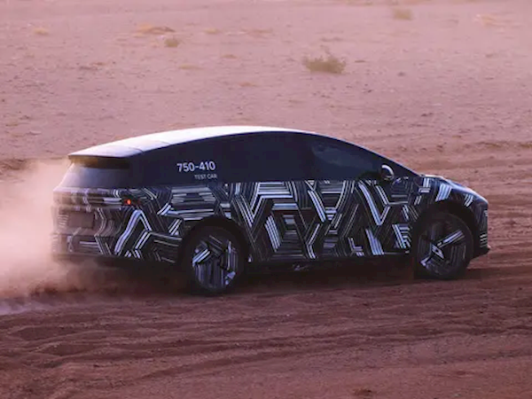 纯黑车顶科幻感拉满!理想i8路测谍照曝光:造型神似星际飞船