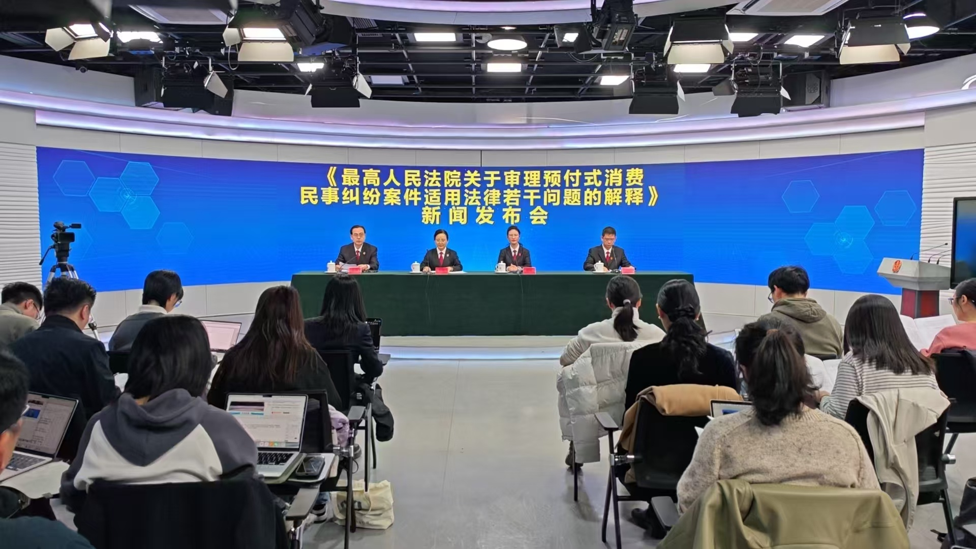 早报|深圳市监局回应翻新机流入百亿补贴/AirPods 或推出实时翻译功能/微信再上新功能:推文评论可分享