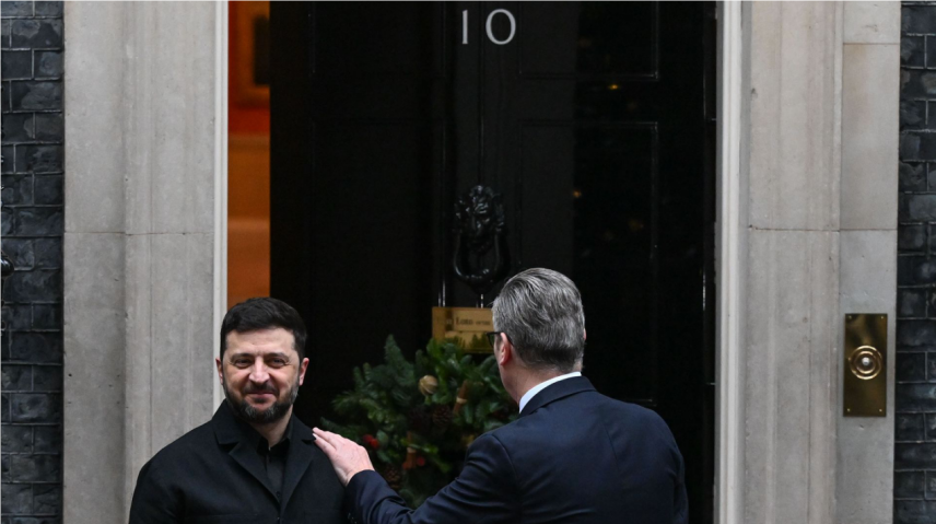 当地时日,泽连斯基在英国伦敦唐宁