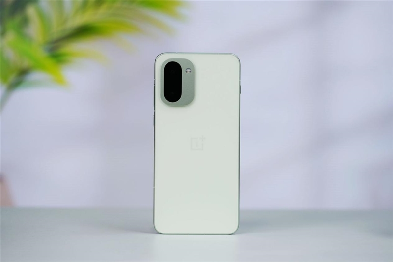 通宵五排都不带电量焦虑!一加ACE6T评测:让充电宝厂家流泪的超长续航