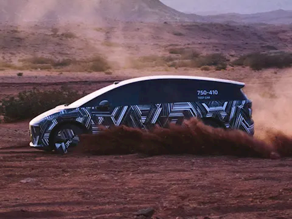 纯黑车顶科幻感拉满!理想i8路测谍照曝光:造型神似星际飞船