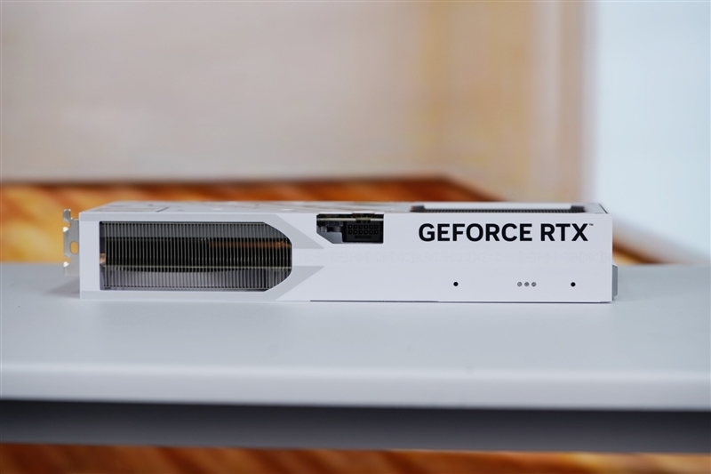 影驰GeForce RTX 5080圣刃OC显卡评测:小尺寸高性能 高端玩家完美之选