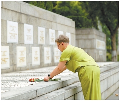 中国抗战艰难时刻,两千多名苏联飞行员来华阻击日寇——鹰击长空 英名永存(铭记历史 开创未来)