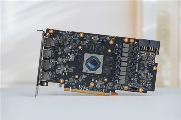 迎战RTX 5060!AMD RX 7650 GRE显卡图赏