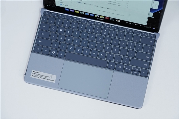 华为首款鸿蒙折叠屏电脑!MateBook Fold非凡大师图赏