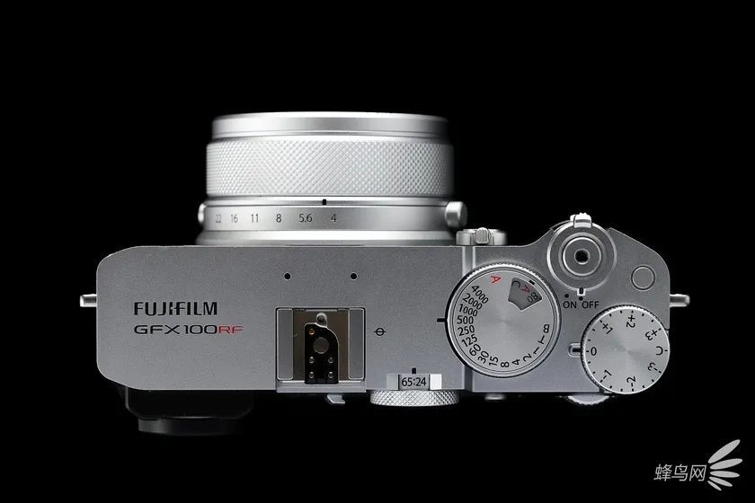便携中画幅的极致影像 富士GFX100RF评测
