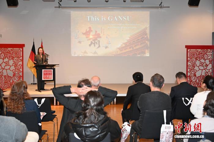 图为推介会现场旅行线路推介　柏林中国文化中心供图