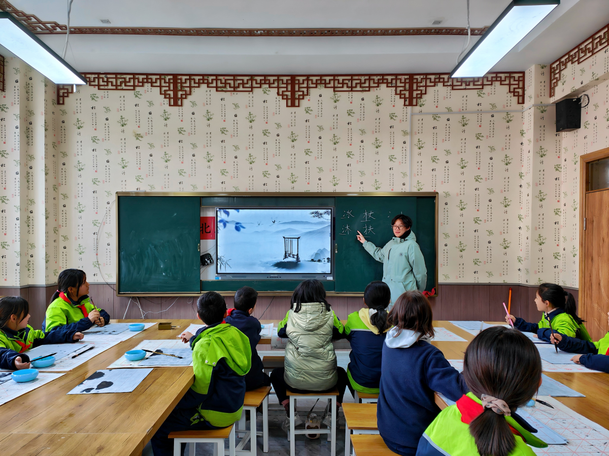 刘雨桐在支教中（央广网发 受访者供图）