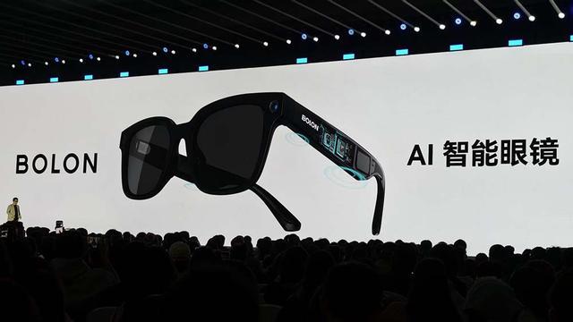 1500万次使用!日均佩戴8小时,同比增长800%,AI眼镜迎来“iPhone时刻”