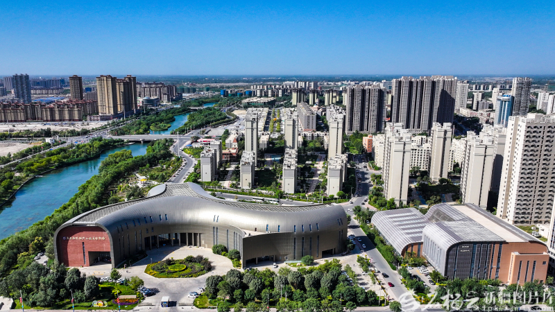 9月8日,巴音郭楞蒙古自治州库尔勒市,航拍巴州铸牢中华民族共同体意识