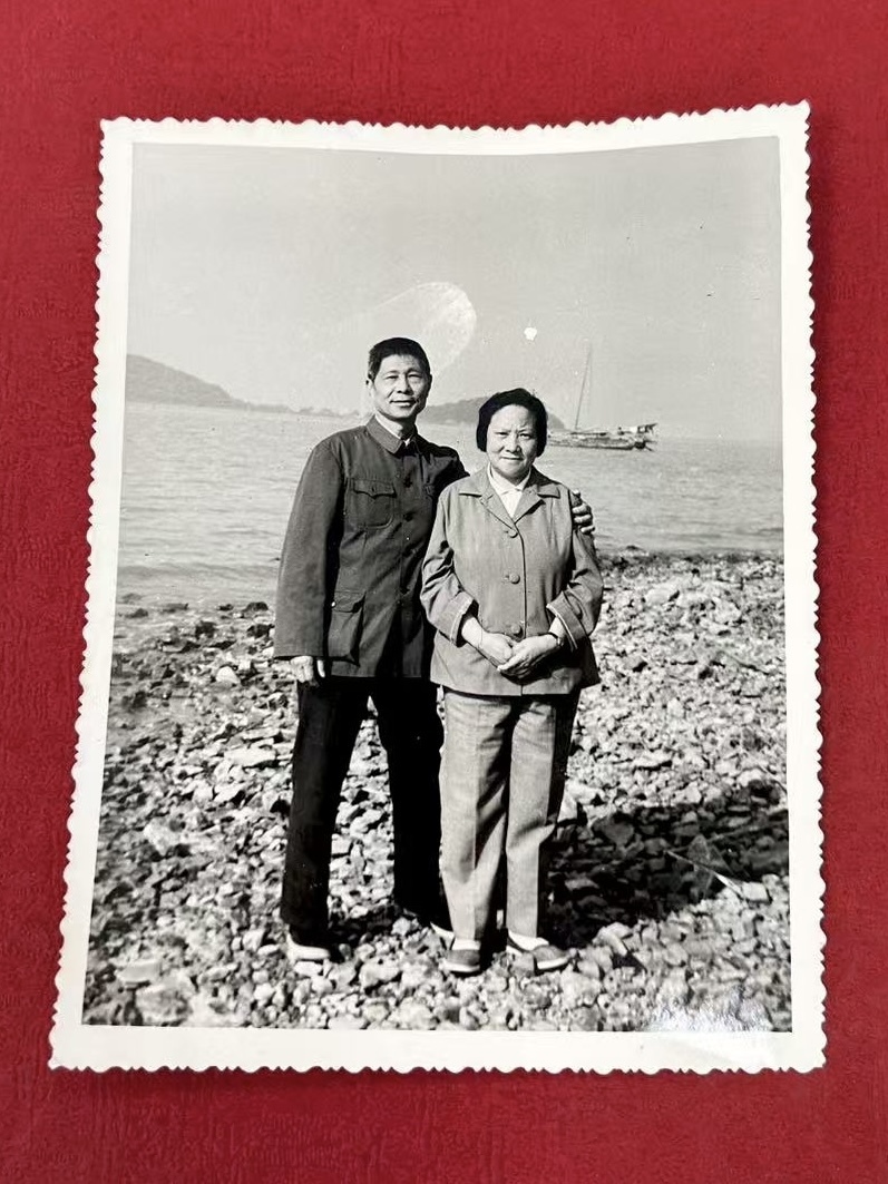 钱林保和高芳仪,摄于1981年。