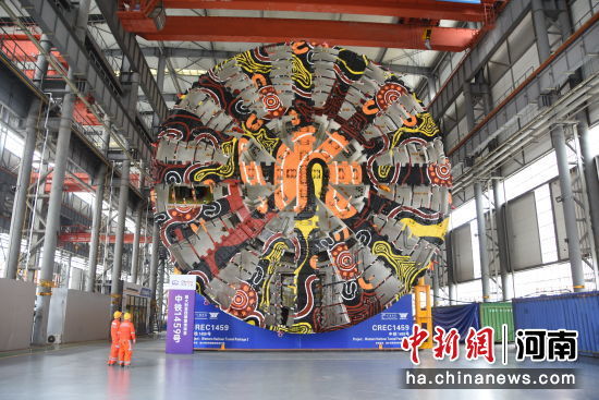 图为准备发往澳大利亚西部港湾项目的中铁1459号盾构机。王宇 摄