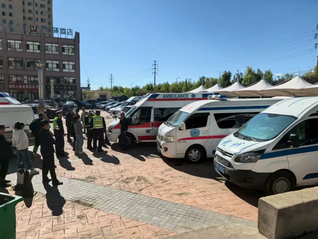 某地交警查获黑救护车。图源:网络