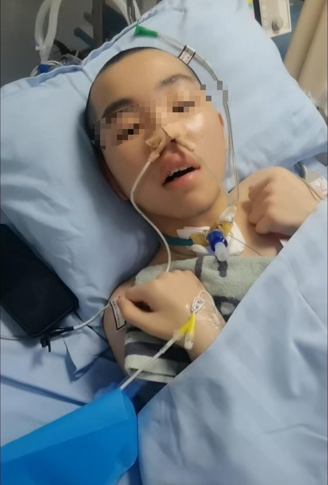 ▲小杨在接受治疗