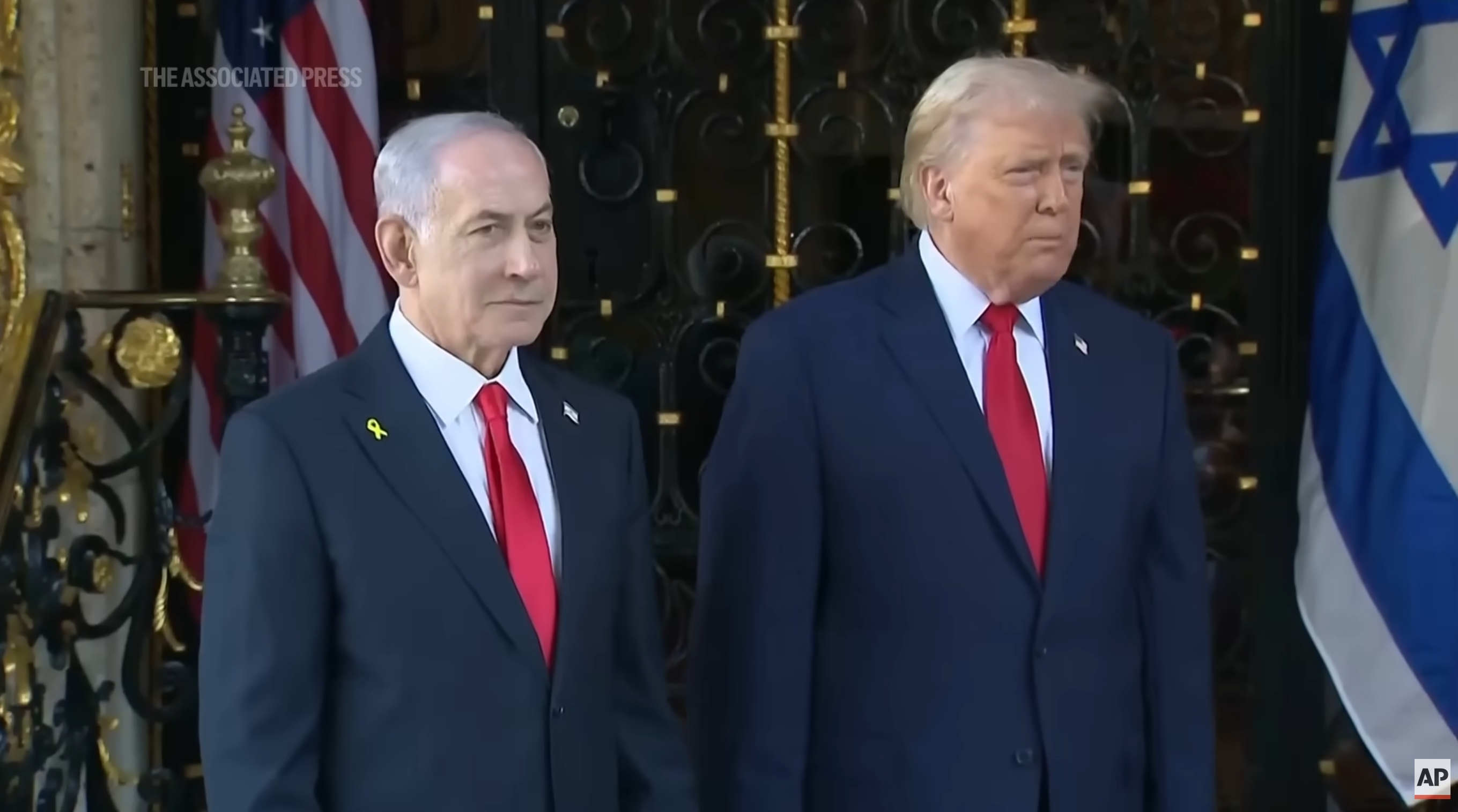 特朗普在会晤前回答普京官邸遇袭提问。美联社视频截图