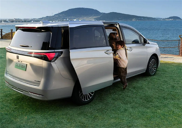 合资绝地反击!别克插电混动MPV GL8陆尚上市:24.99万起