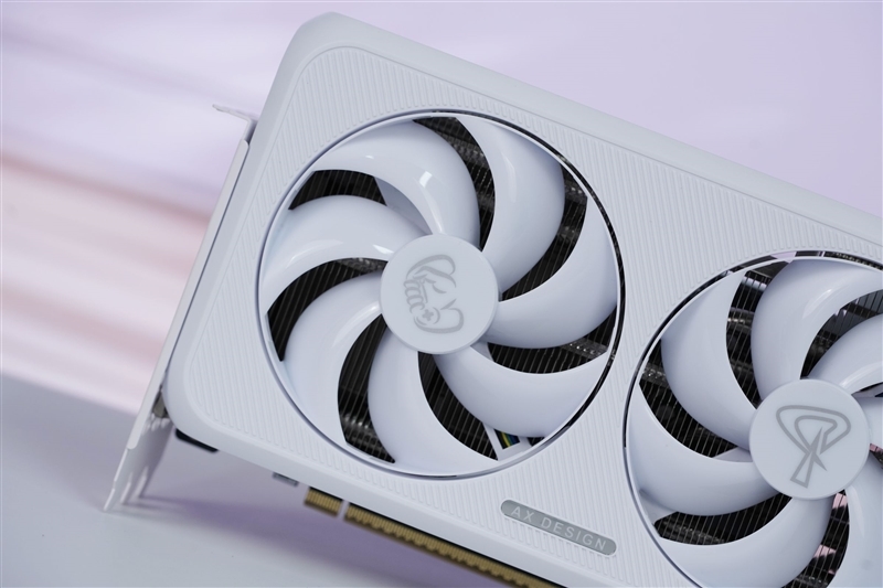 电竞叛客RTX 5070 Ti MAX显卡评测:300W性能释放畅玩4K 隐藏电源线设计海景房绝配