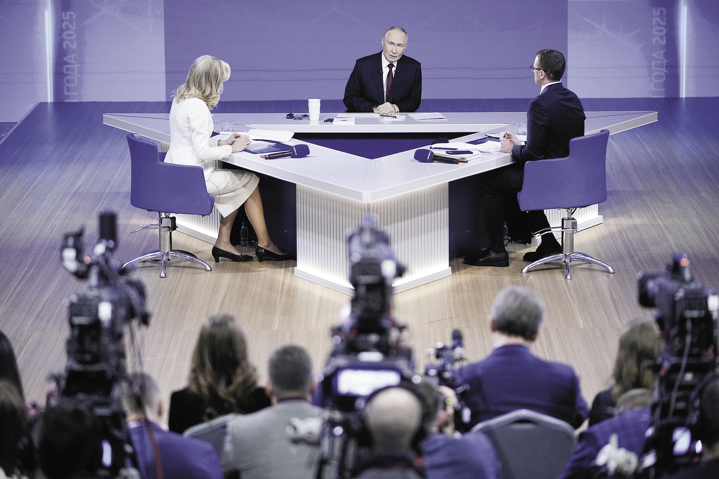 普京在“年度盘点”现场回答各方提问。(视觉中国)