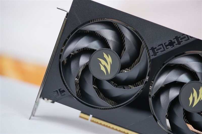 影驰RTX 5060魔刃显卡评测:SSF-Ready甜点 小型机箱也有不错的游戏性能