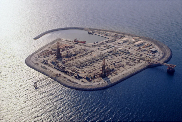 图为阿布扎比国家石油公司关键油气设施中的一个人工岛。 图源:“Upstream”网站