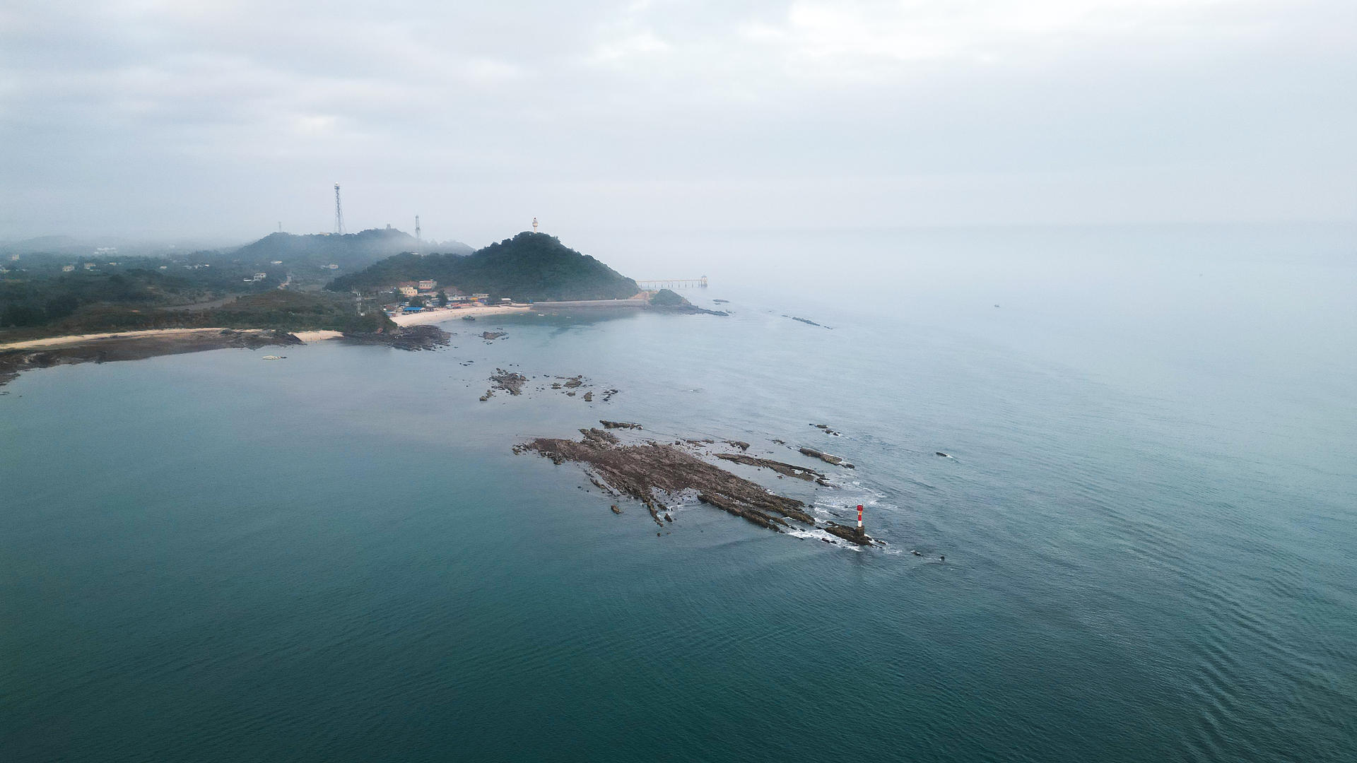 ▲广西防城港怪石滩 图据视觉中国