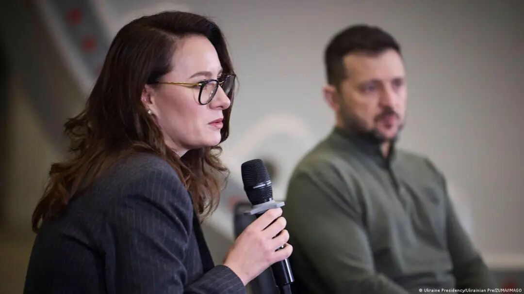 ◆今年7月,泽连斯基任命斯维里坚科为新总理并改组内阁,希望改善政府的公众形象。