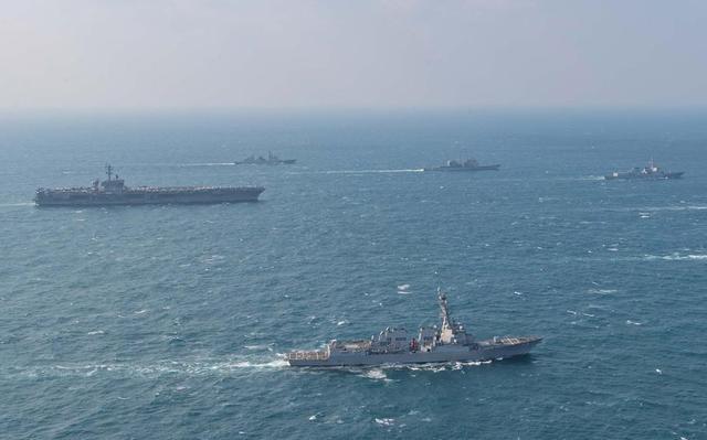 (“卡尔-文森”号航母编队)