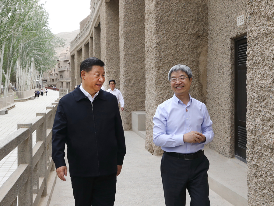 2019年8月19日，习近平总书记来到全国重点文物保护单位敦煌莫高窟，实地考察文物保护和研究、弘扬优秀历史文化等情况。新华社记者 鞠鹏 摄