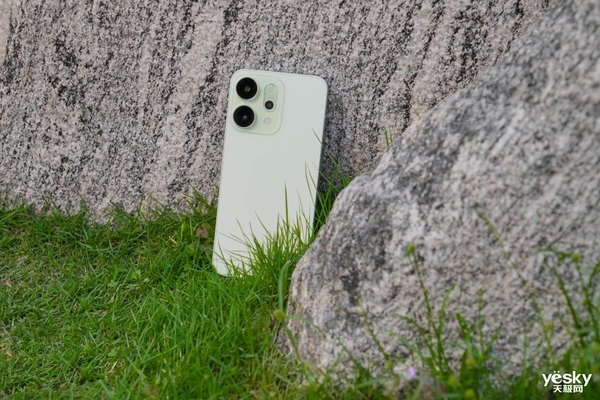 超美小OPhone新体验:OPPO Reno14满足你对小屏手机的所有期待