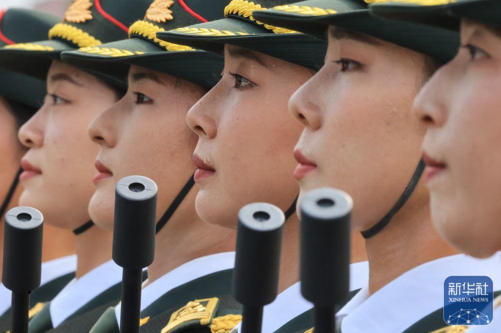 ↑ 参阅队员在进行训练（8月12日摄）。新华社记者 殷刚 摄