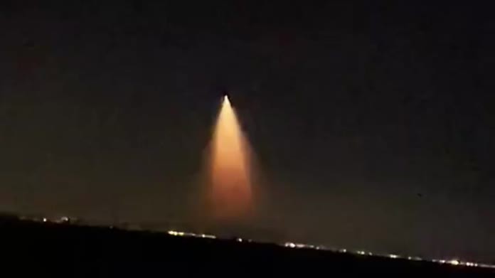 看！这里是日本上空，那会是什么？