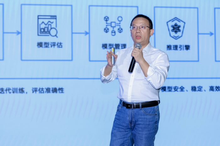 寅谱计算发布自研KLEENE智控技术,初代“桌面超算”Hilbert正式亮相