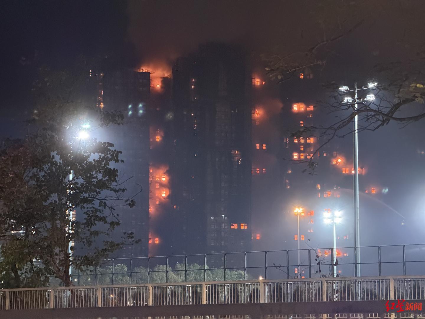 ▲26日深夜的宏福苑 红星新闻视频截图