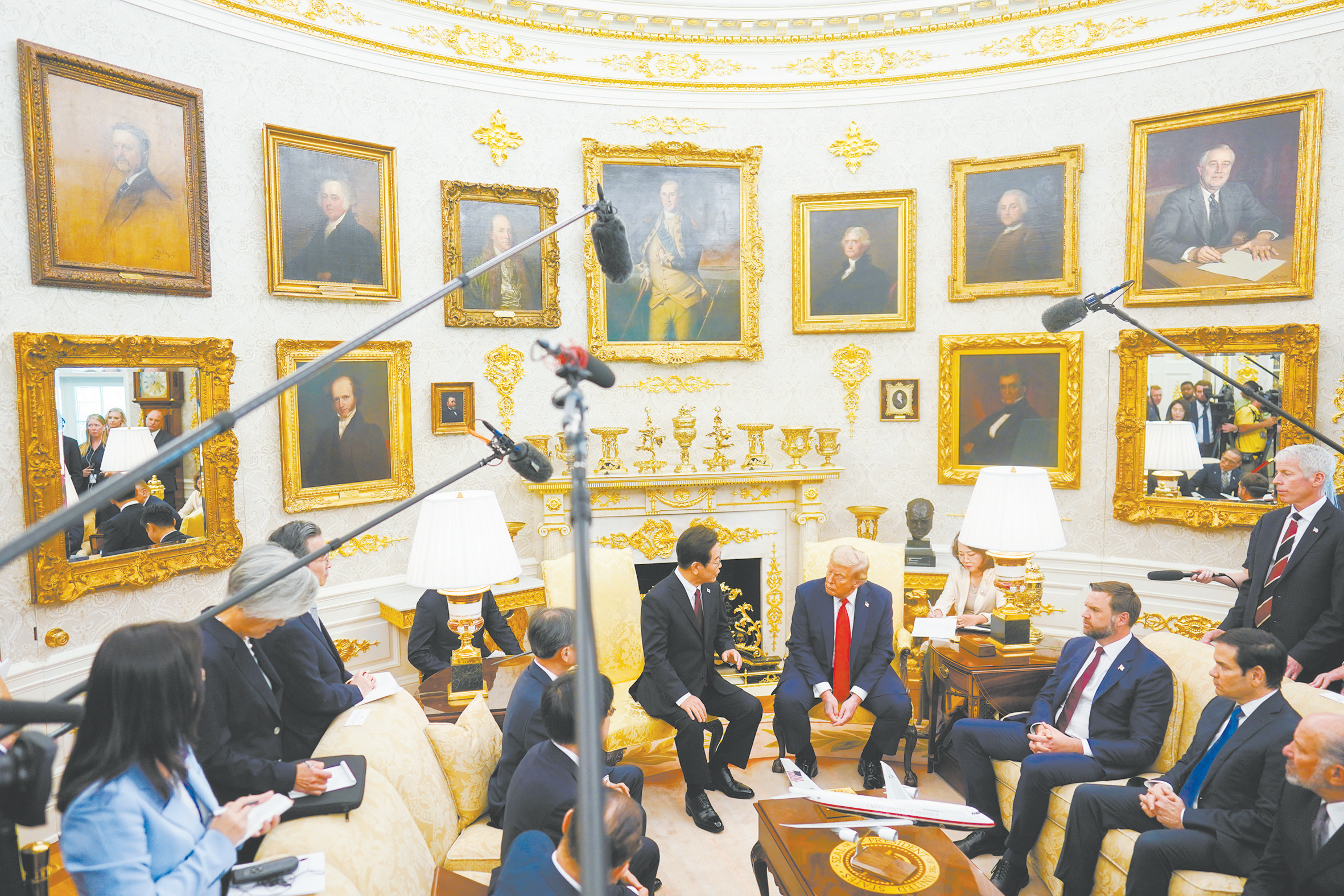 王者归来”：特朗普拥抱权力，享受君主式权威- 纽约时报中文网, image size:2362x1575