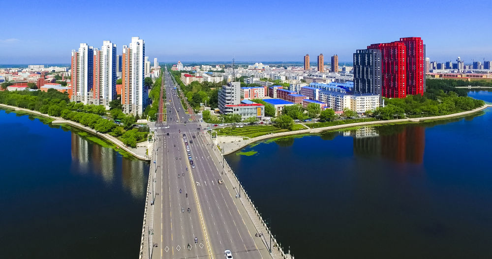 航拍齐齐哈尔市城市景观。(中共齐齐哈尔市委宣传部供图)